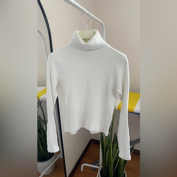 Club Monaco: Ribbed white turtle neck sweater - Picture 1 of 3